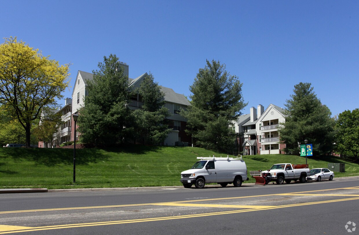Penderbrook Square Apartments in Fairfax, VA