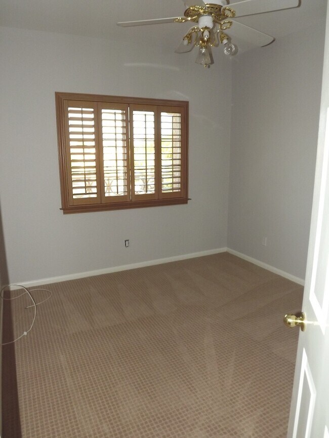 Foto del edificio - Gated Green Valley Ranch Townhome | 2 Bed | 2.5 Bath | 2-Car Garage