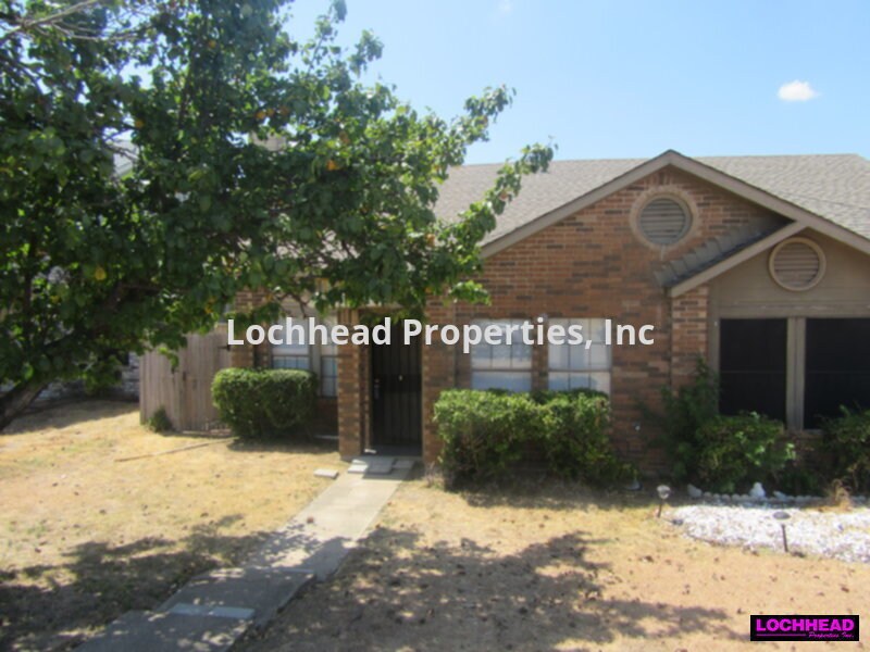 Primary Photo - ******2 BEDROOM DUPLEX IN DALLAS*****