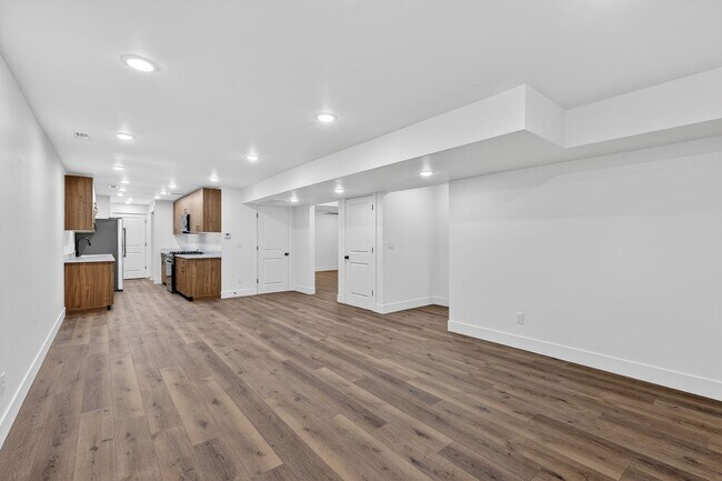 Building Photo - L199ER