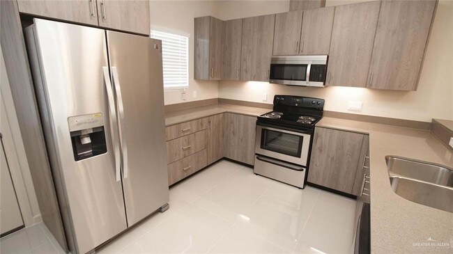 Building Photo - 1506 S Bilbao St