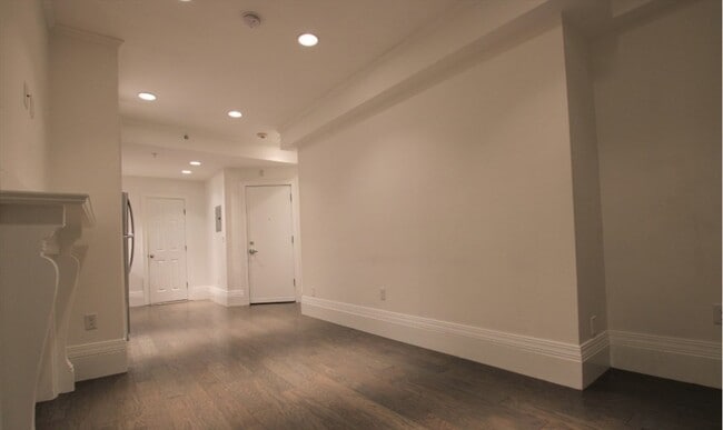 Building Photo - 270 Newbury St