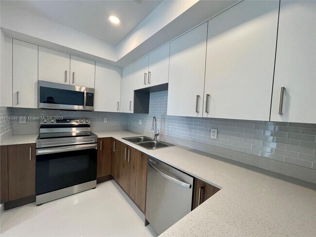 Foto del edificio - 10950 NW 82nd St