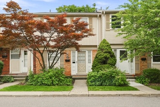 Building Photo - 5141 Buckingham Pl Dr