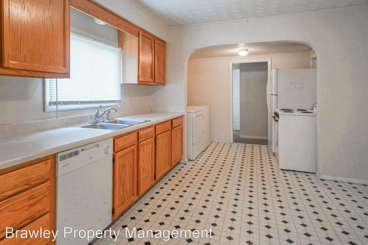 Primary Photo - 3 br, 2 bath House - 310 E. 17th St