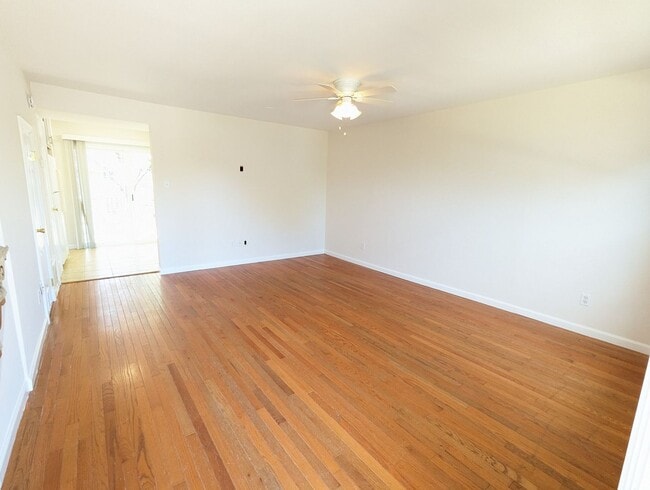 Foto del edificio - Charming two level townhouse in establishe...