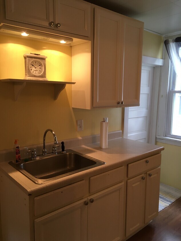 Primary Photo - 401 Vickroy Ave