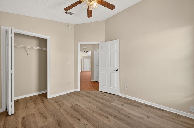 Foto del edificio - 15727 Ridgegate Rd