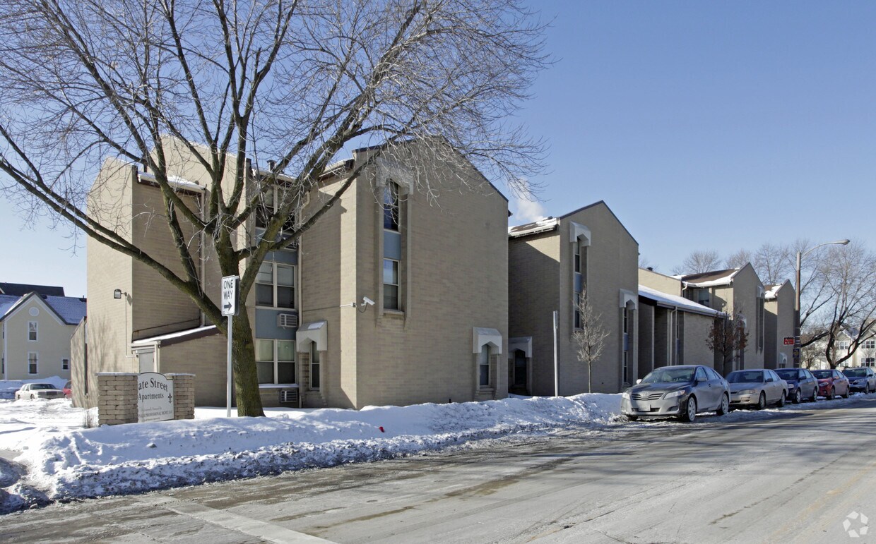 State Street Apartments Apartments in Milwaukee, WI