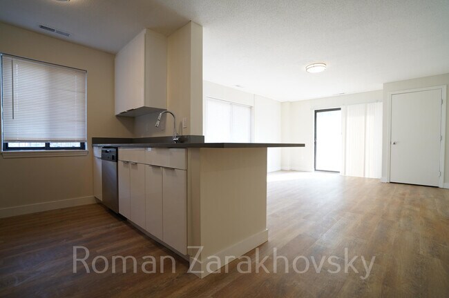 Building Photo - 27 Webster Ave