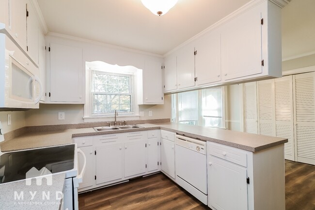 Building Photo - 25 Camelia Dr