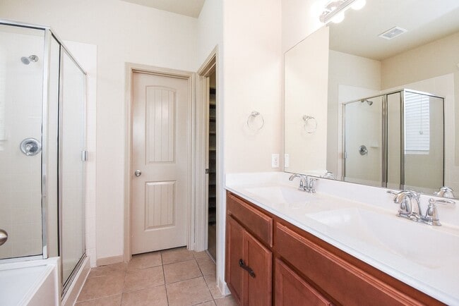 Building Photo - 2106 Harmon Crest Ct