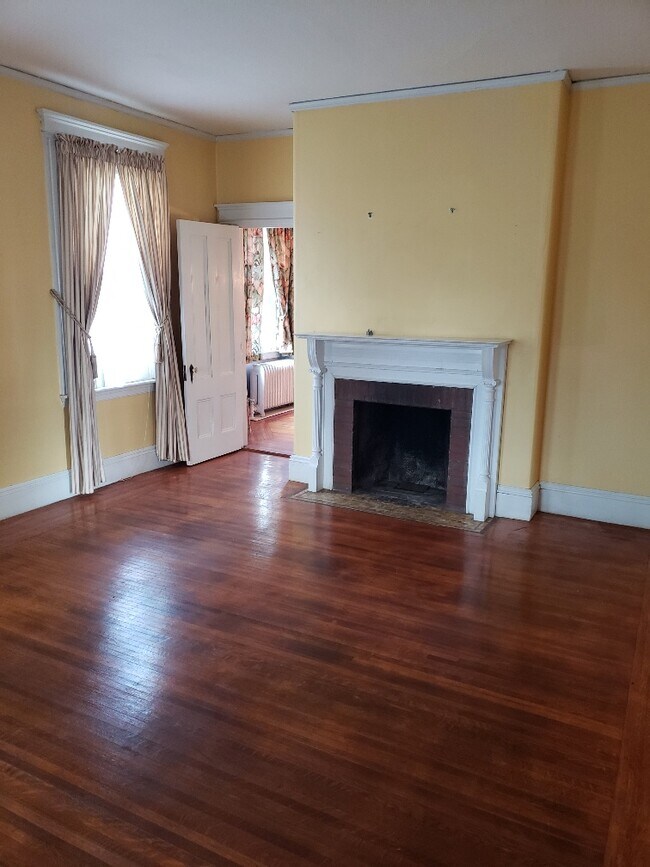 Building Photo - 56 Maple Plz