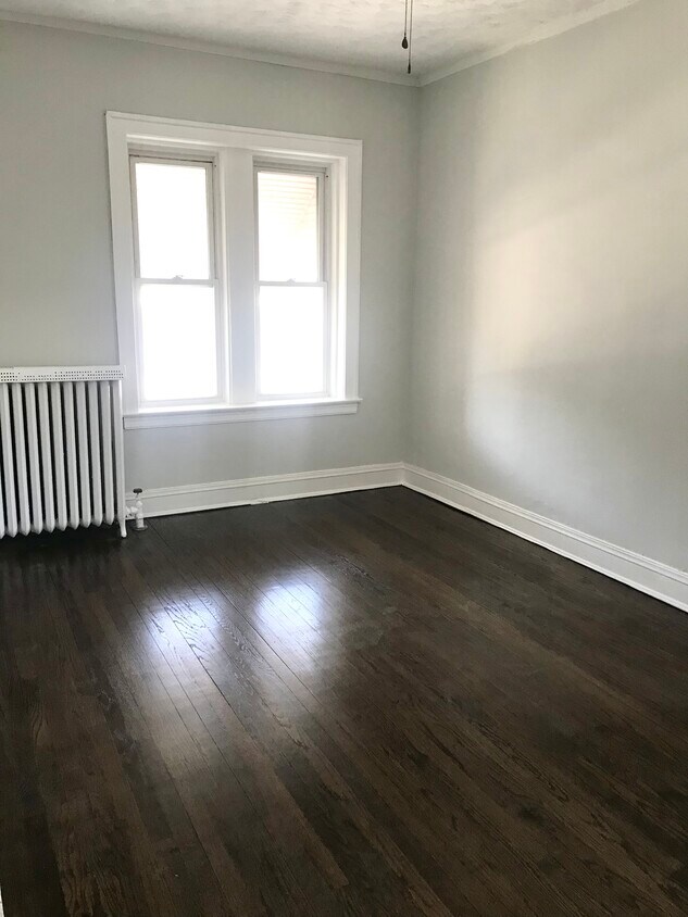 Foto principal - 1475 W 77th St