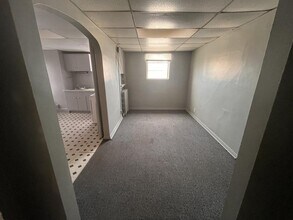 Building Photo - 202 1/2 W Main St