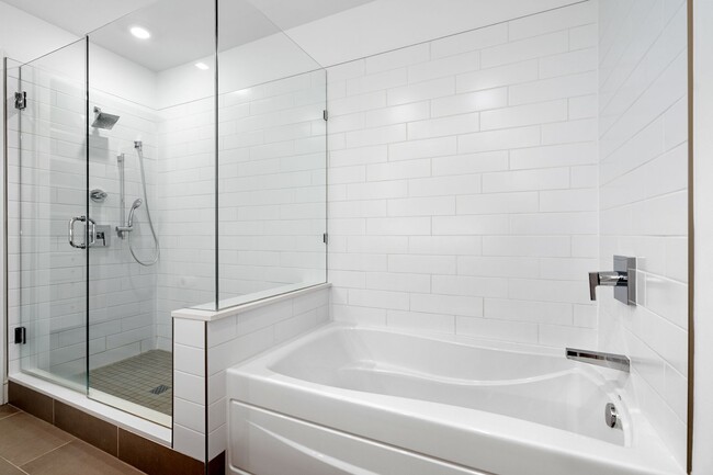 Foto del edificio - 2 Bed 2 Bath Condominium in West Midtown!
