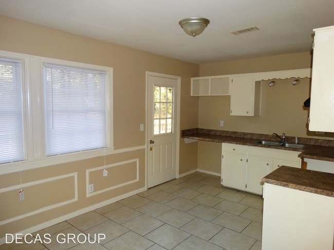 Building Photo - 1612 Barrington Ln NE