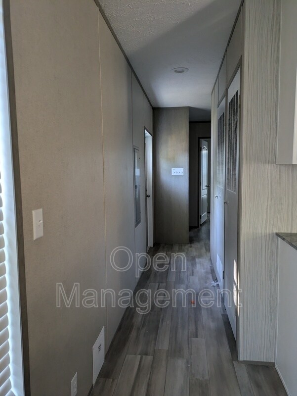 Foto del edificio - 7534 US-60