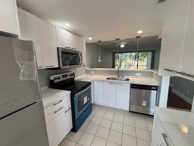 Foto del edificio - 6051 NW 61st Ave