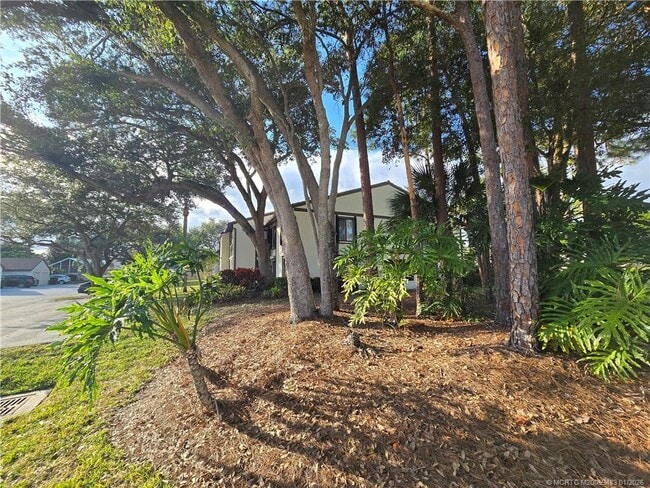 Building Photo - 2114 SW Silver Pine Way