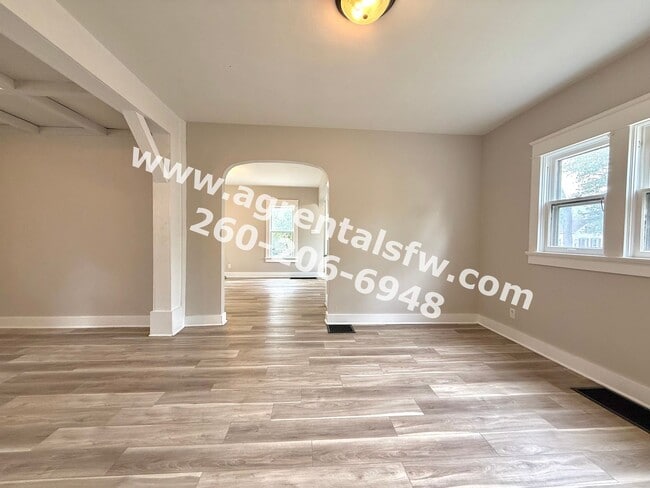 Building Photo - 3 Bedroom House