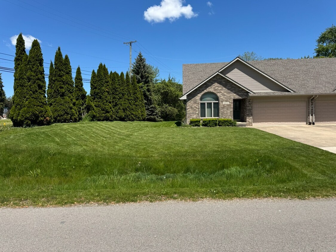 Foto principal - 33523 Roselawn St
