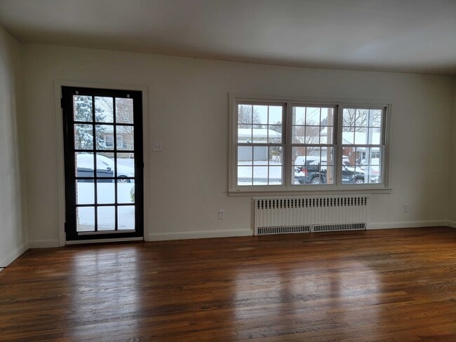 Building Photo - 914 New St