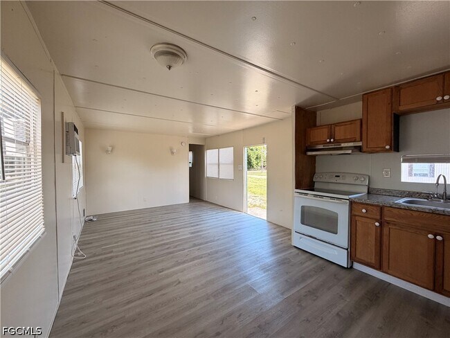 Foto del edificio - 7869 Suncoast Dr