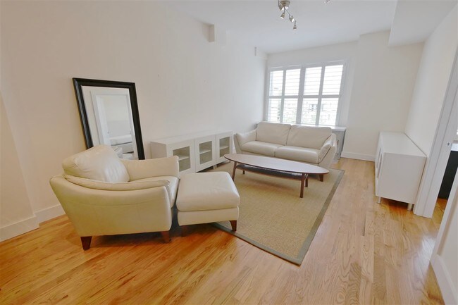 Foto del edificio - 349 3rd St