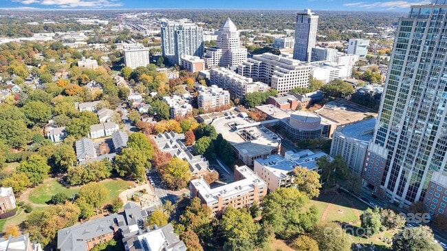 Building Photo - 224 N Poplar St