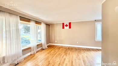 Building Photo - 54 Kimbark Dr