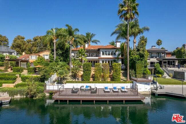 Building Photo - 9928 Toluca Lake Ave