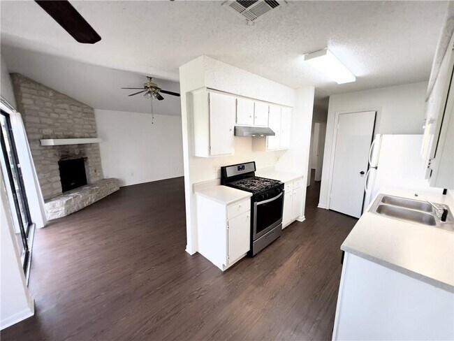Building Photo - 2304 Whitlow Cove