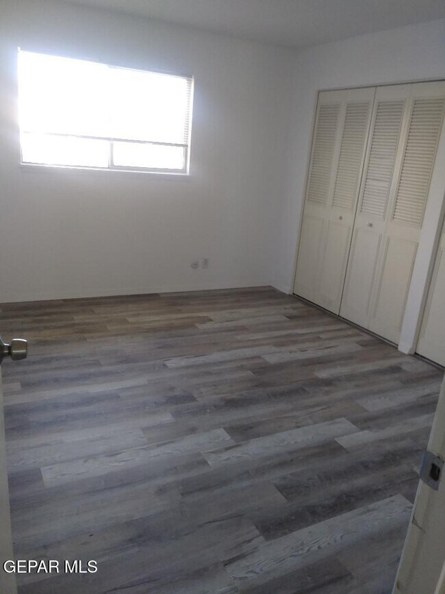 Foto del edificio - 4141 Westcity Ct