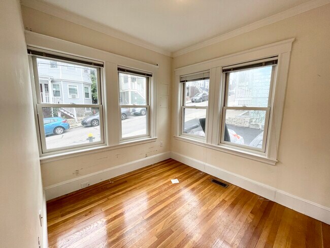 Building Photo - 15 Sunset St