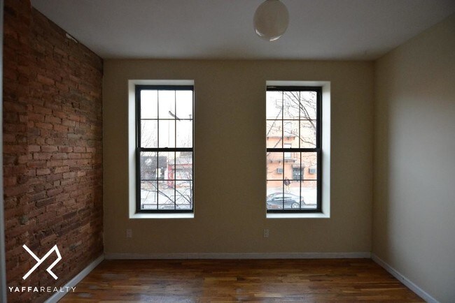 Building Photo - 183 Graham Ave