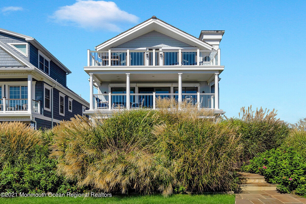 Primary Photo - 211 Ocean Ave N