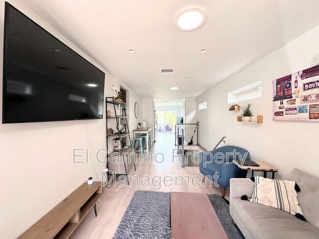 Foto del edificio - 4133 Raynol St