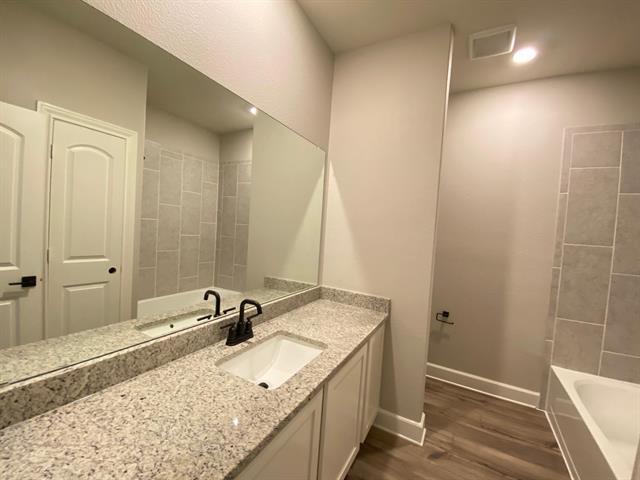 Foto del edificio - 700 Springhill Dr