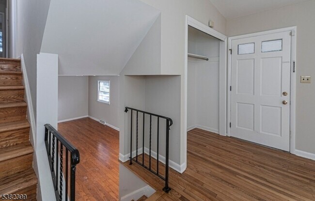 Foto del edificio - 279 Cherry Valley Rd