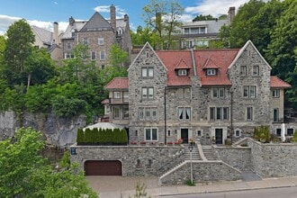 Building Photo - 1210 Rue Redpath-Crescent