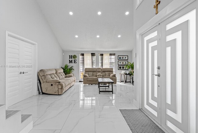 Foto del edificio - 8351 SW 39th Ct