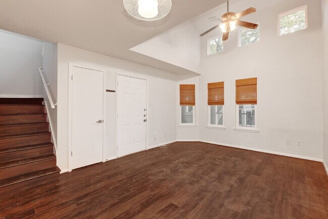 Foto del edificio - 2104 Cullen Ave