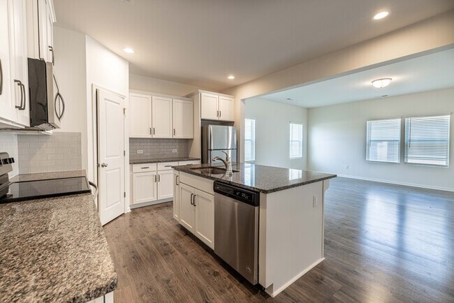 Foto del edificio - BEAUTIFUL 3 Bedroom Townhome Bonterra Vill...