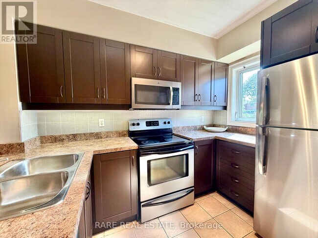 Building Photo - 735 New Westminster Dr