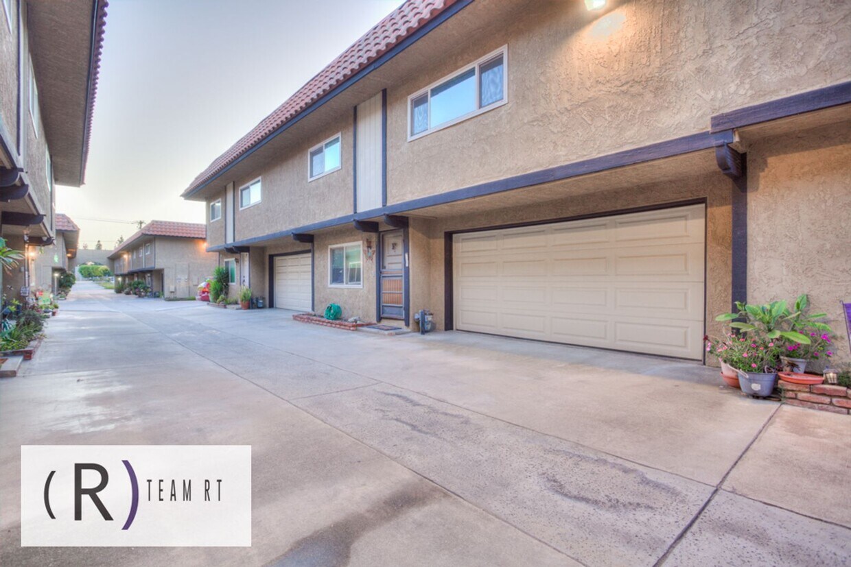 Primary Photo - Dazzling 2 Story Residence in Monrovia