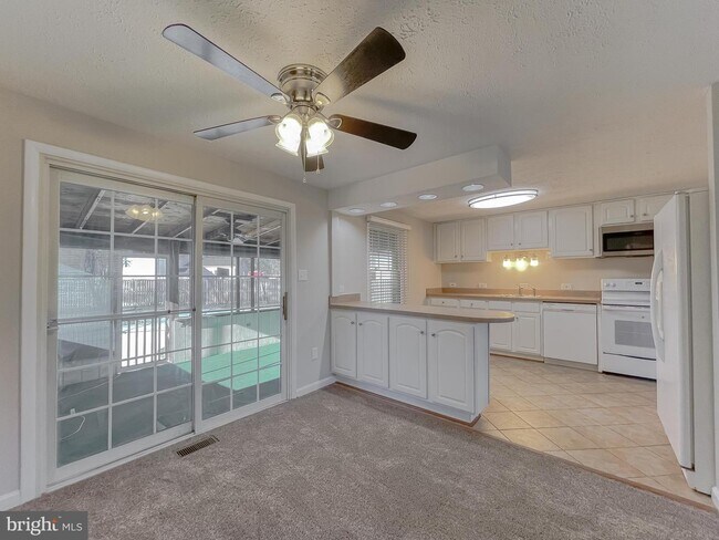 Building Photo - 806 Truro Ct