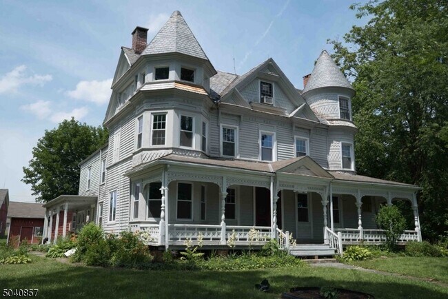 Building Photo - 168 E Main St