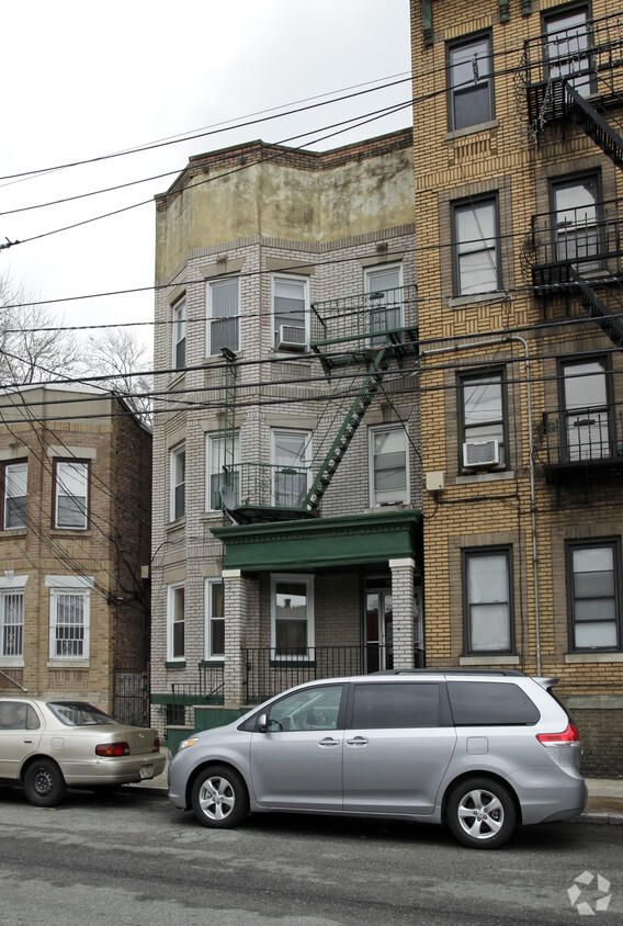 Foto del edificio - 5904 Hudson Ave