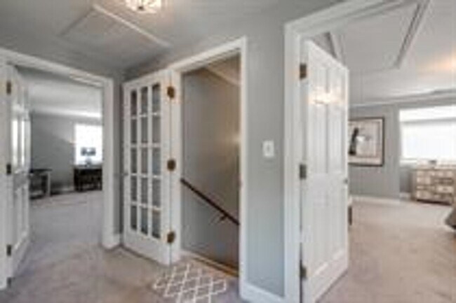 Foto del edificio - Beautiful Brick Home In A Desirable Location